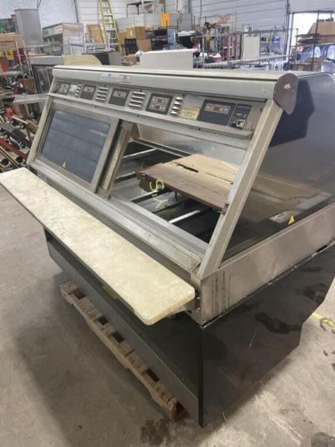 Used Henny Penny 6' Heated Curved Display Case