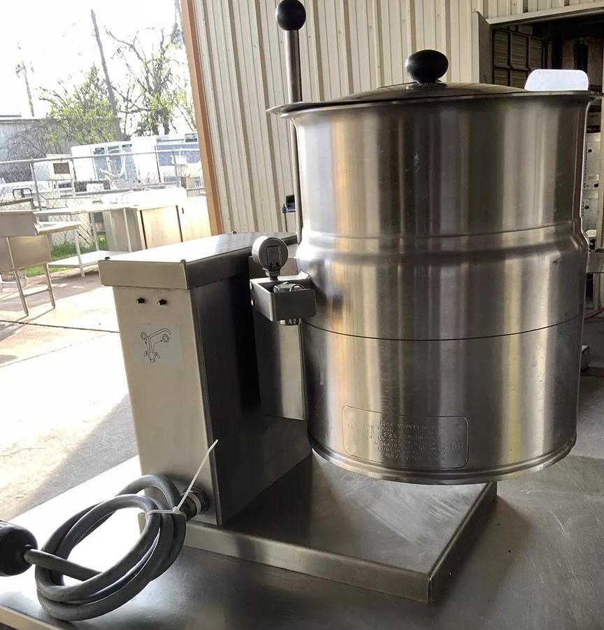 Used Cleveland KET-6-T 6 Gal Steam Soup Fudge Tilt Kettle 2/3 Jacketed 208volts 3ph