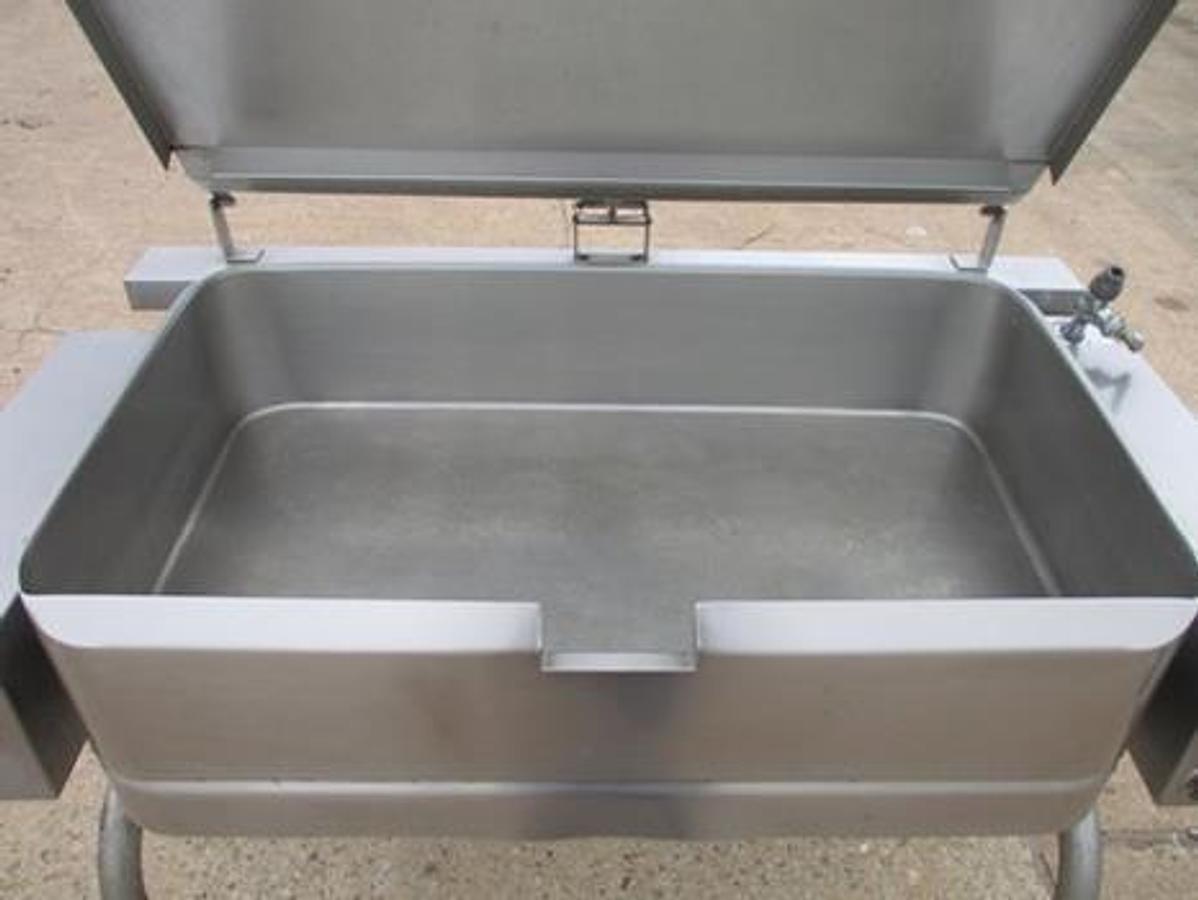 Used Groen MFP/1-4 - electric 40 gallon tilting skillet
