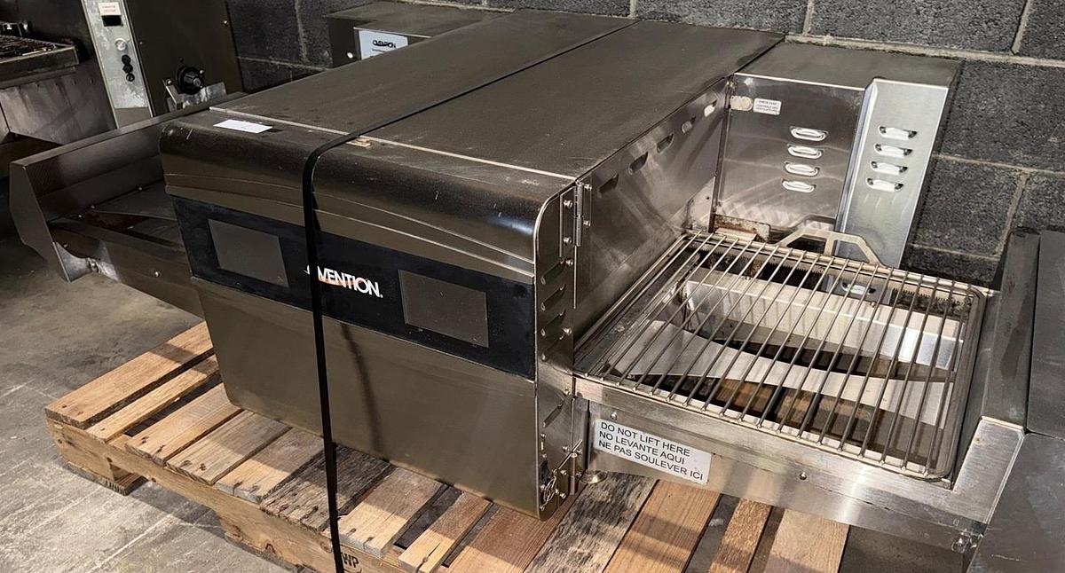Used Like New! Ovention M1718 Pizza Oven