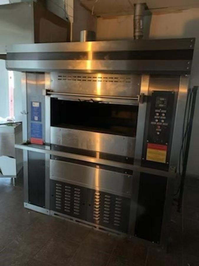 Used LC BAKERY PREMIUM REVOLVING OVEN 8 PANS GAS model