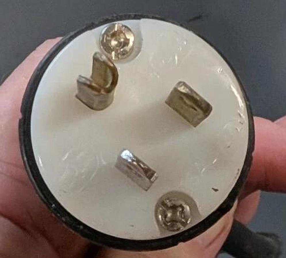 Used Kelvinator Ice Cream Deep Freezer Cabinet, 2 Door, 4 Hole, Double Row