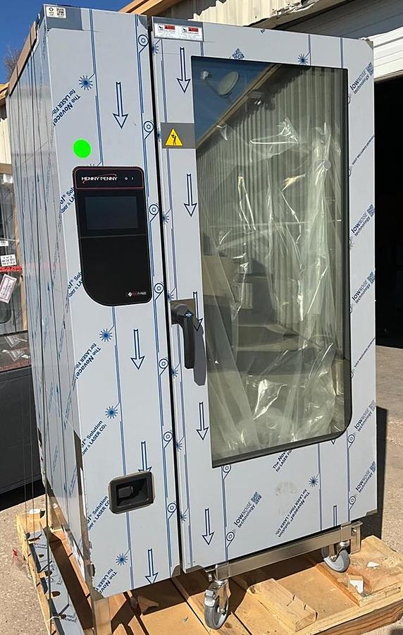 Used BRAND NEW - New Henny Penny gas roll-in combi oven - SPECIAL CLEARANCE 