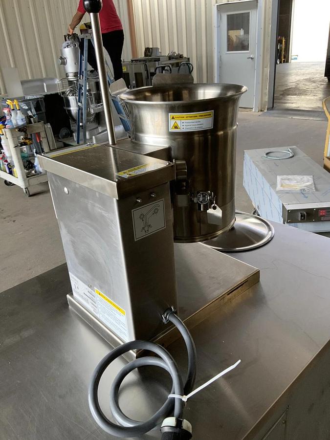 Used Cleveland KET-3-T 3 Gal Steam Soup Fudge Tilt Kettle 2/3 Jacketed 200volts 1ph