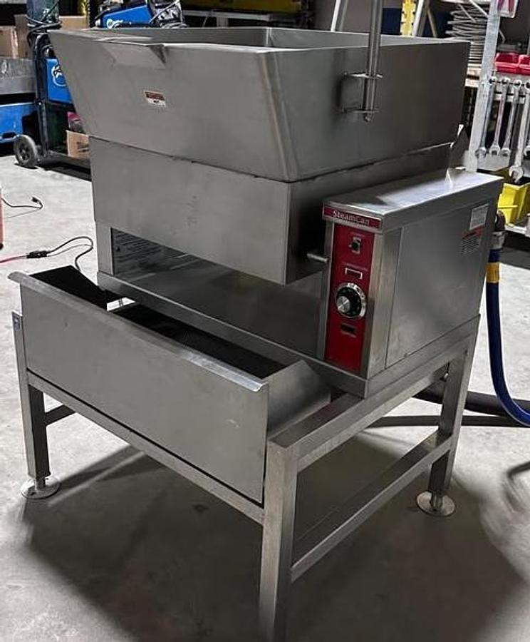 Used Crown GCTS-16 natural gas 16 gallon tilting skillet with stand