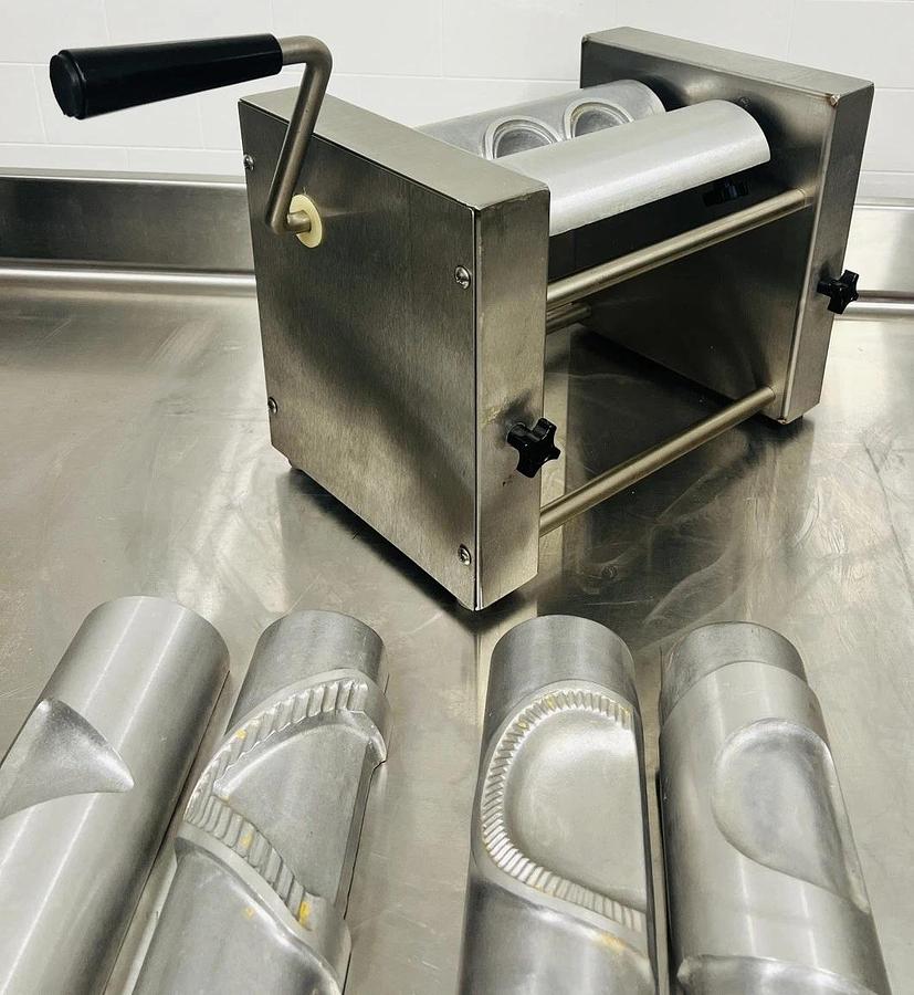 Used Somerset SPM-45 Manual Pastry & Turnover Machine + 3 Die Sets