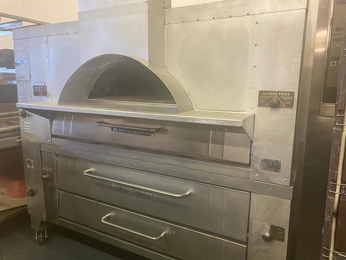 Used Bakers Pride FC616/Y600 Double Deck Natural Gas Pizza Oven - SUPER DEAL