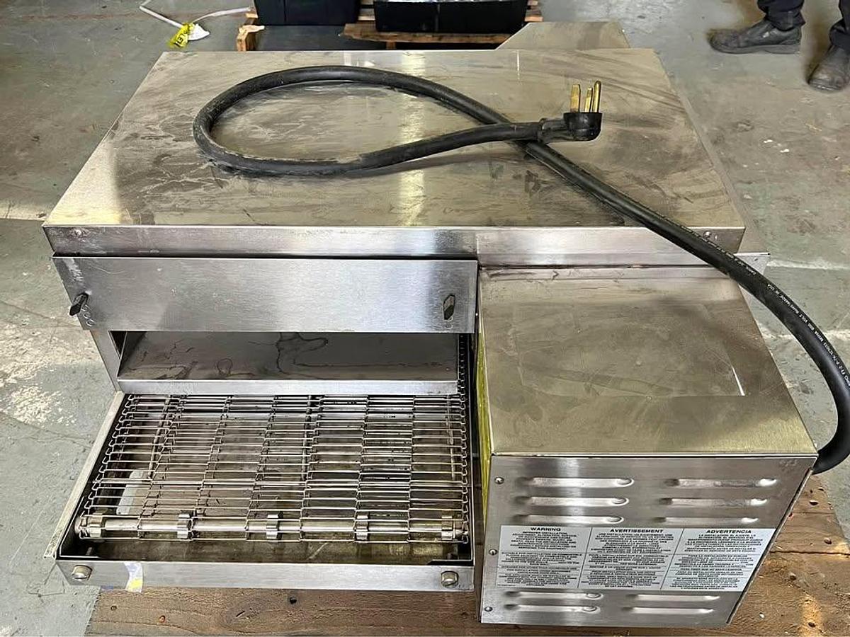 Refurbished Blodgett electric conveyor pizza oven