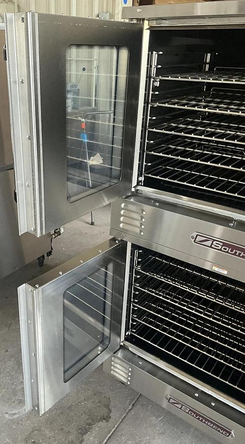 Used 2022 Southbend gas double stack convection oven BGS/23SC Double Deck Energy Star