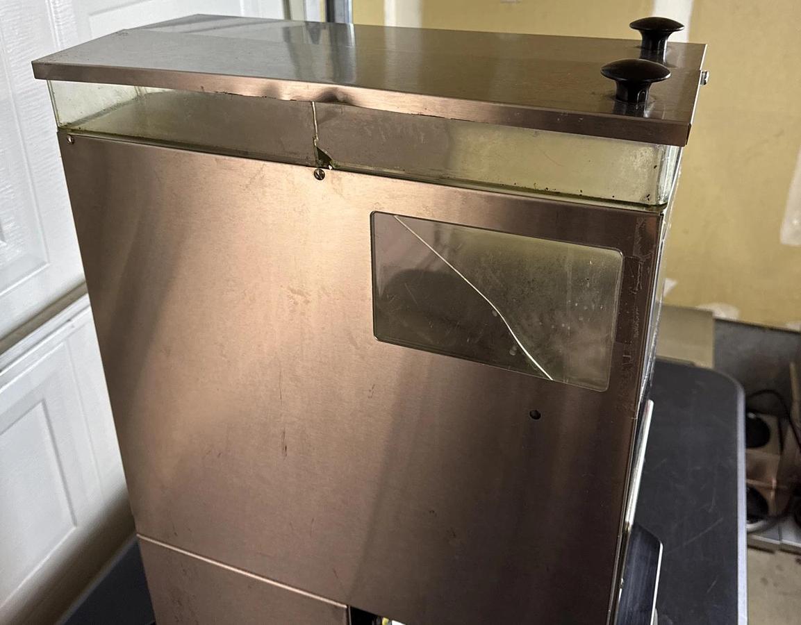 Used BUNN G9-2T DBC - Dual Portion Control Coffee Grinder - HAS TWO HOPPERS