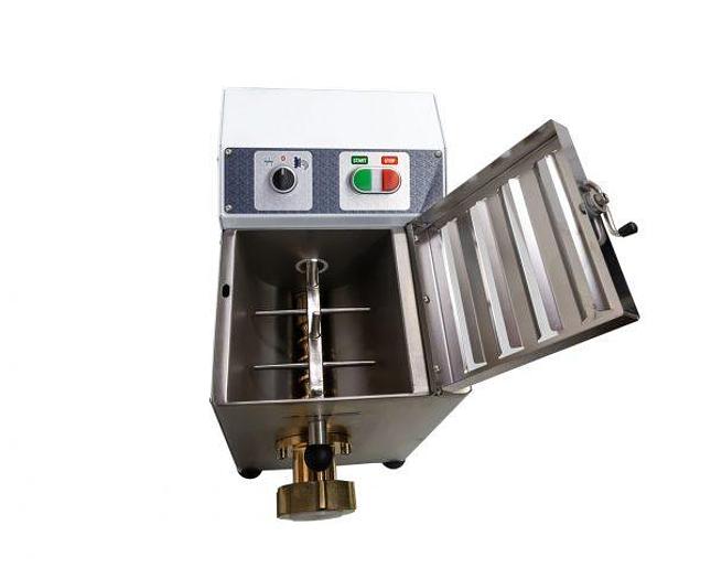 Trento 3.74 lb (1.7 kg) Countertop Pasta Machine, 0.5 HP, 110 V