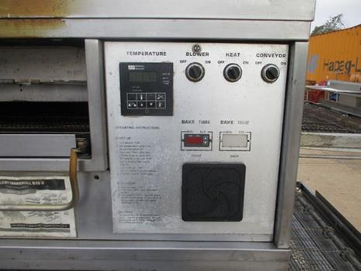 Used MIDDLEBY MARSHALL GAS CONVEYOR PIZZA OVEN