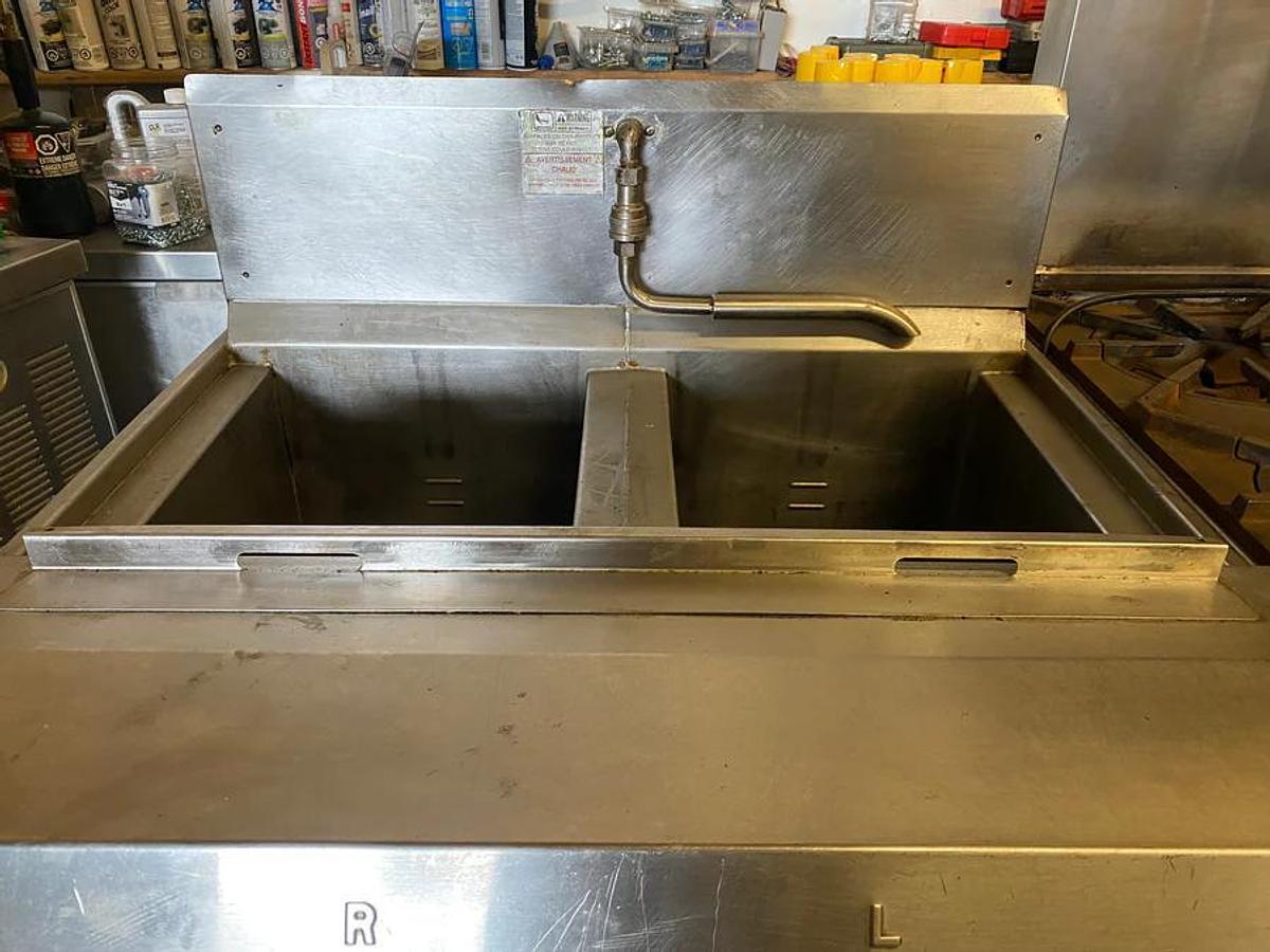 Used Henny Penny OFG-322 Natural Gas Double Deep Fryer