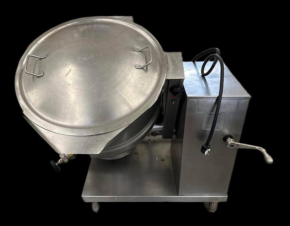 Used Groen Commercial Tilting 40 Gallon Kettle. Natural Gas