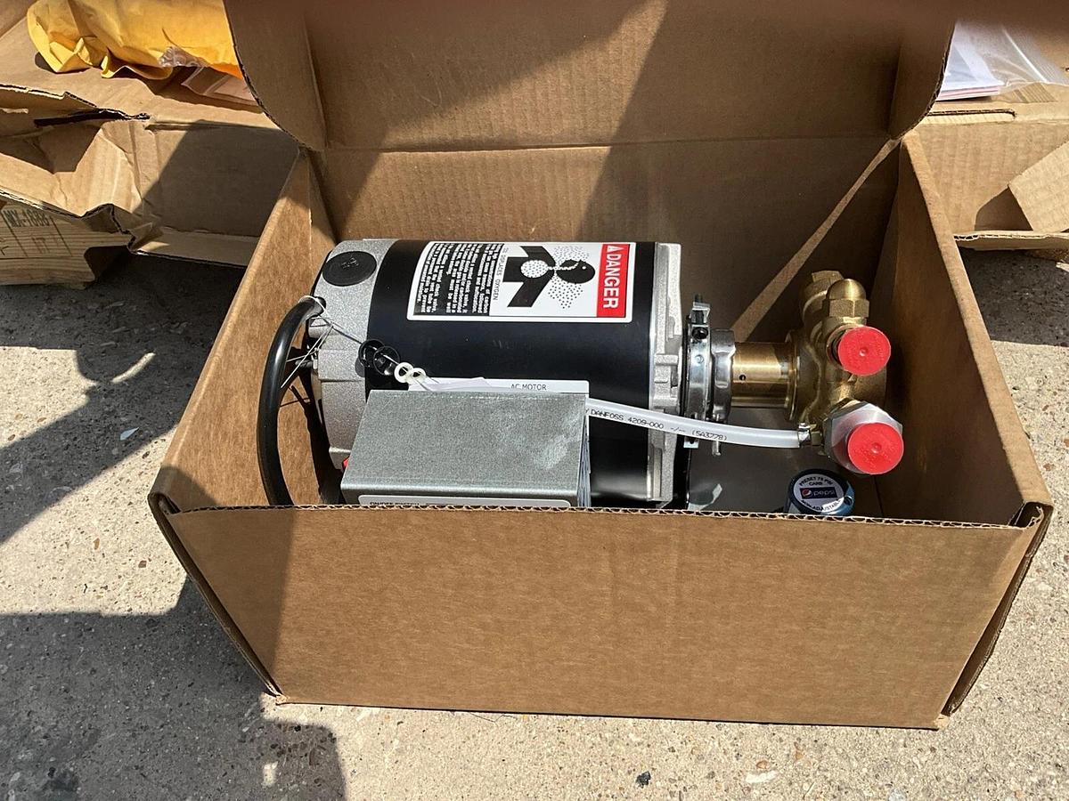 2024 Cornelius IDC255 Fountain Drink Ice Beverage Dispenser w/ 8 Valves K - SPECIAL CLEARANCE