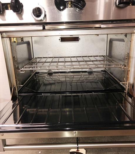 Refurbished  Garland X36-6R-NG 6 Burner Range with Oven