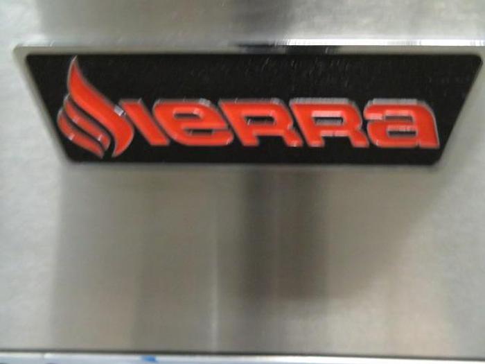 Sierra gas pizza oven - 2 shelves - brand new scratch and dent