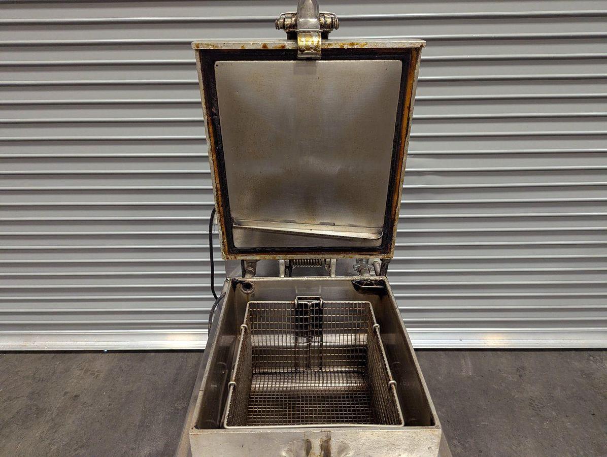 Used Henny Penny 600 Pressure Fryer- natural gas