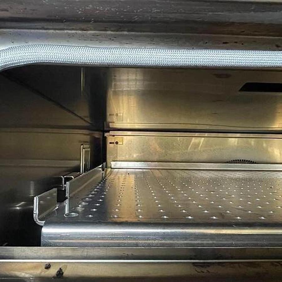 Used Doyon PIZ 6 - LIKE NEW - USED 3 MONTHS ONLY -c/w stand