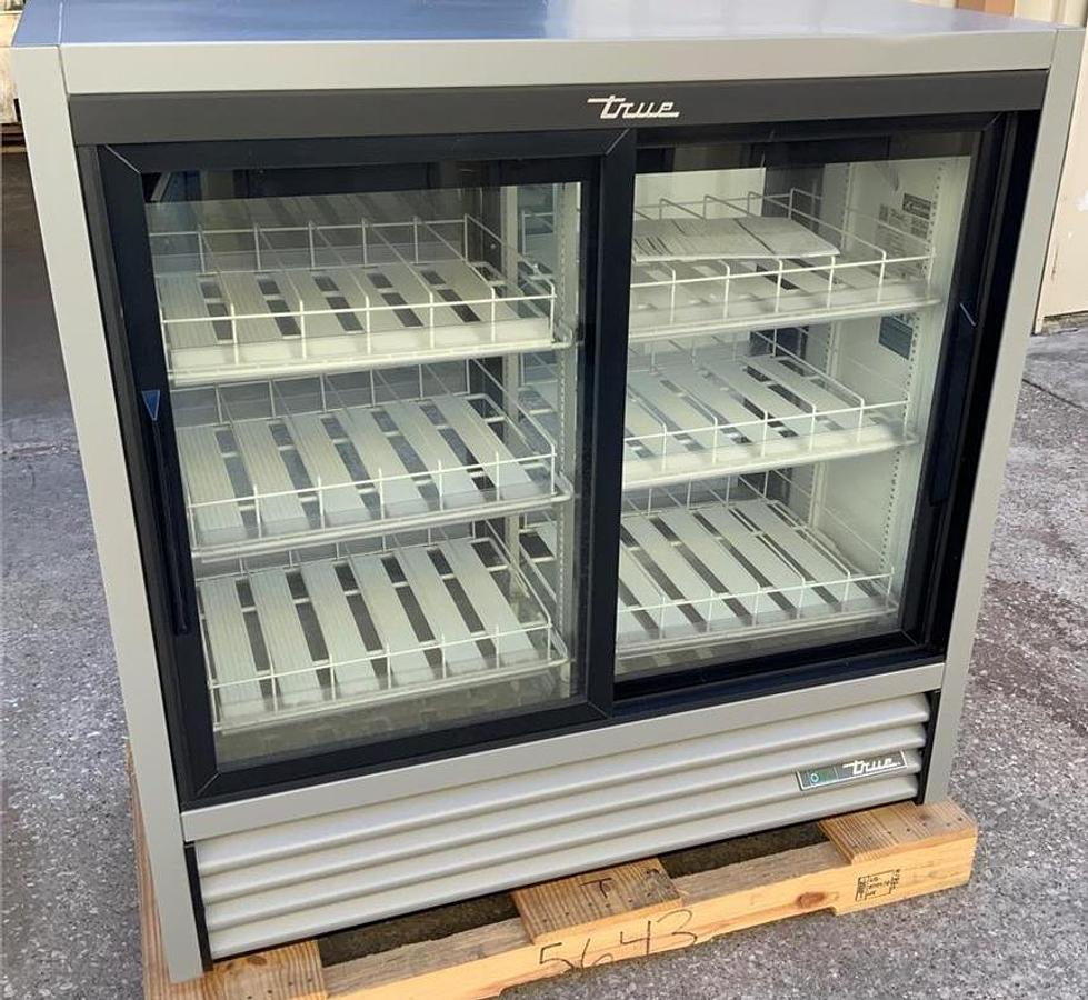 Used True GDM-41CPT  - 48" DISPLAY COOLER -BRAND NEW - 8 Available