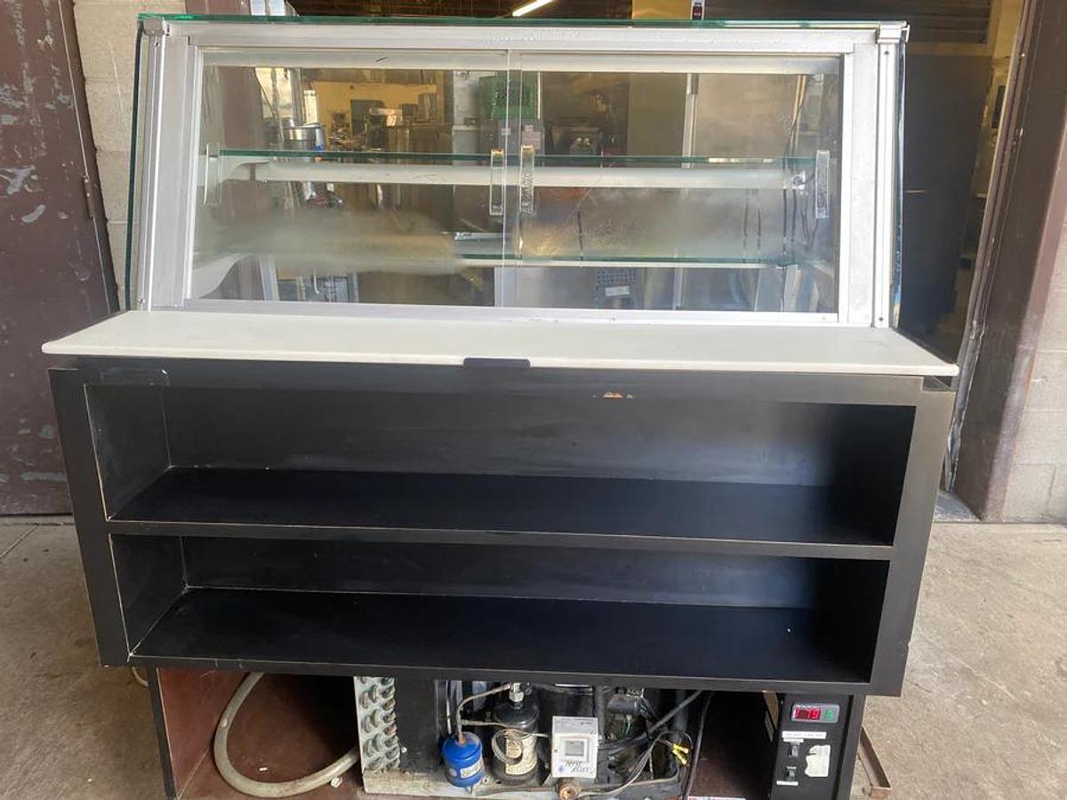 Used Canadian Display Systems Inc. DLRP 5146 Pastry/Deli Display Cooler - 46.5" WIDE