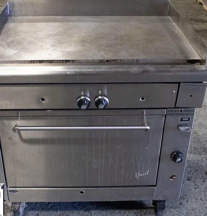Used  QUEST 36" FLAT TOP GRILL ON TOP 36" OVEN
