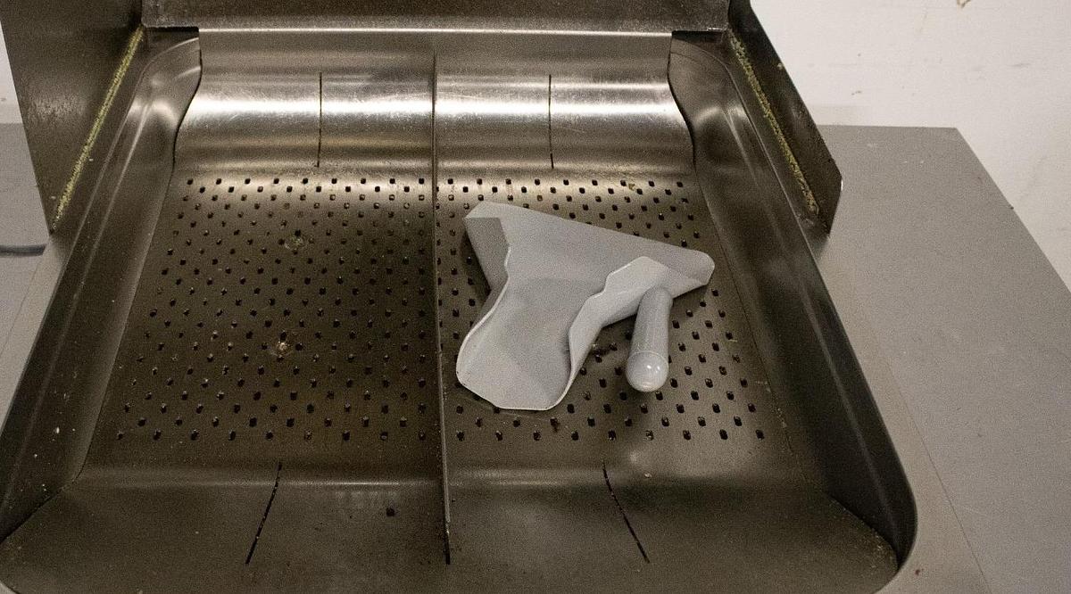 Used  BAILIFF SEIZURE: HATO 21" GLO-RAY FRY DISPLAY