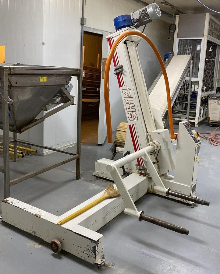 Used PIETROBERTO SR-14 COMMERCIAL ELECTRIC LARGE SCALE BOWL ELEVATOR