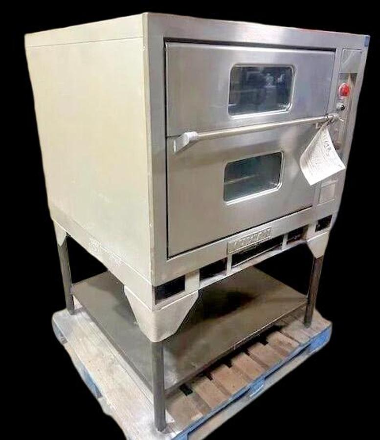 Used "VULCAN"H.D COMMERCIAL N GAS FULL SIZE PAN CONVECTION OVEN ON STAND WITH 6 RACKS