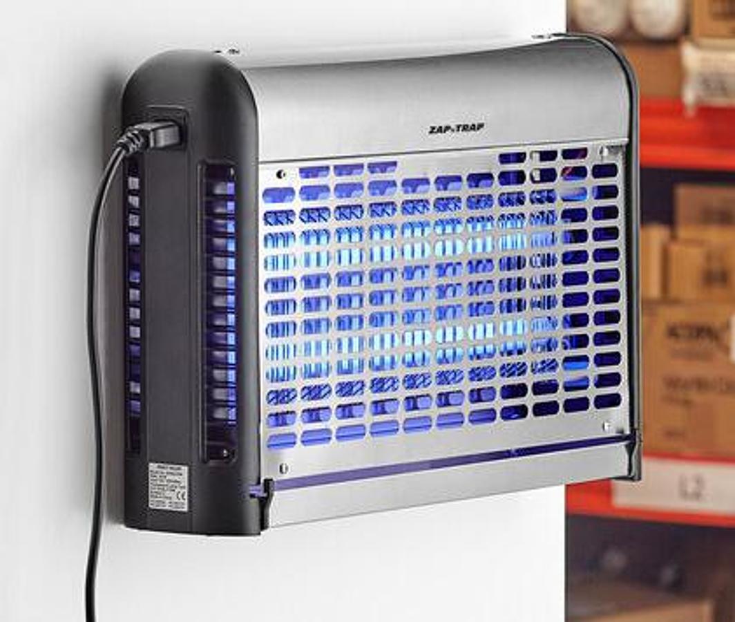 BUG ZAPPER - COVERS 2000 SQUARE FEET  - 120 VOLT