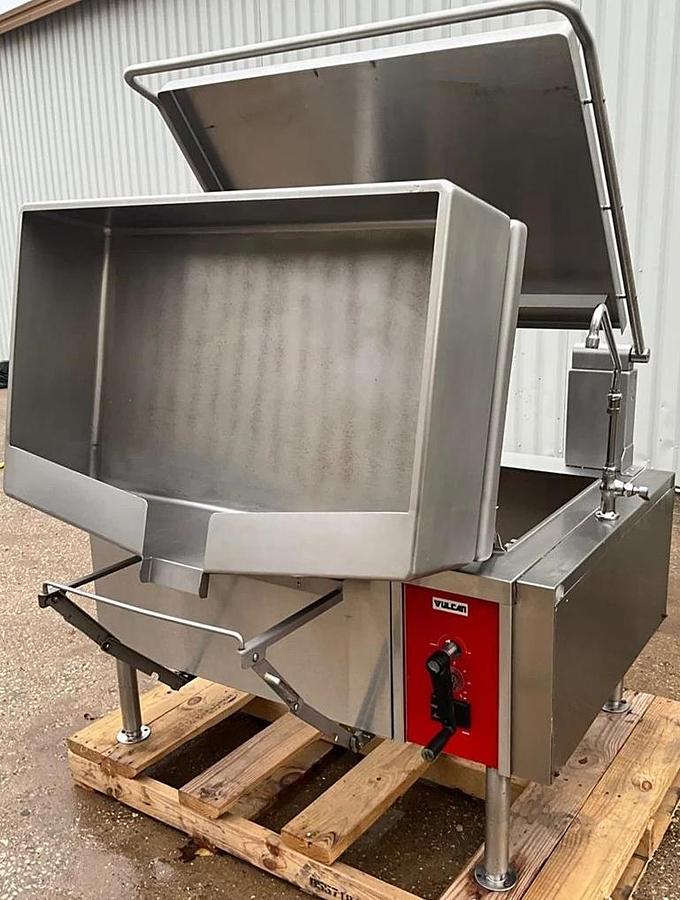 Used Vulcan 40 gallon electric tilt skillet