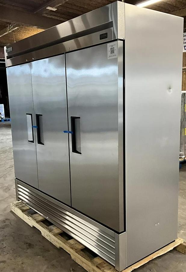Used 2024 TRUE T-72-HC 3 door stainless steel refrigerator reach-in on casters T-72 - brand new clearance item