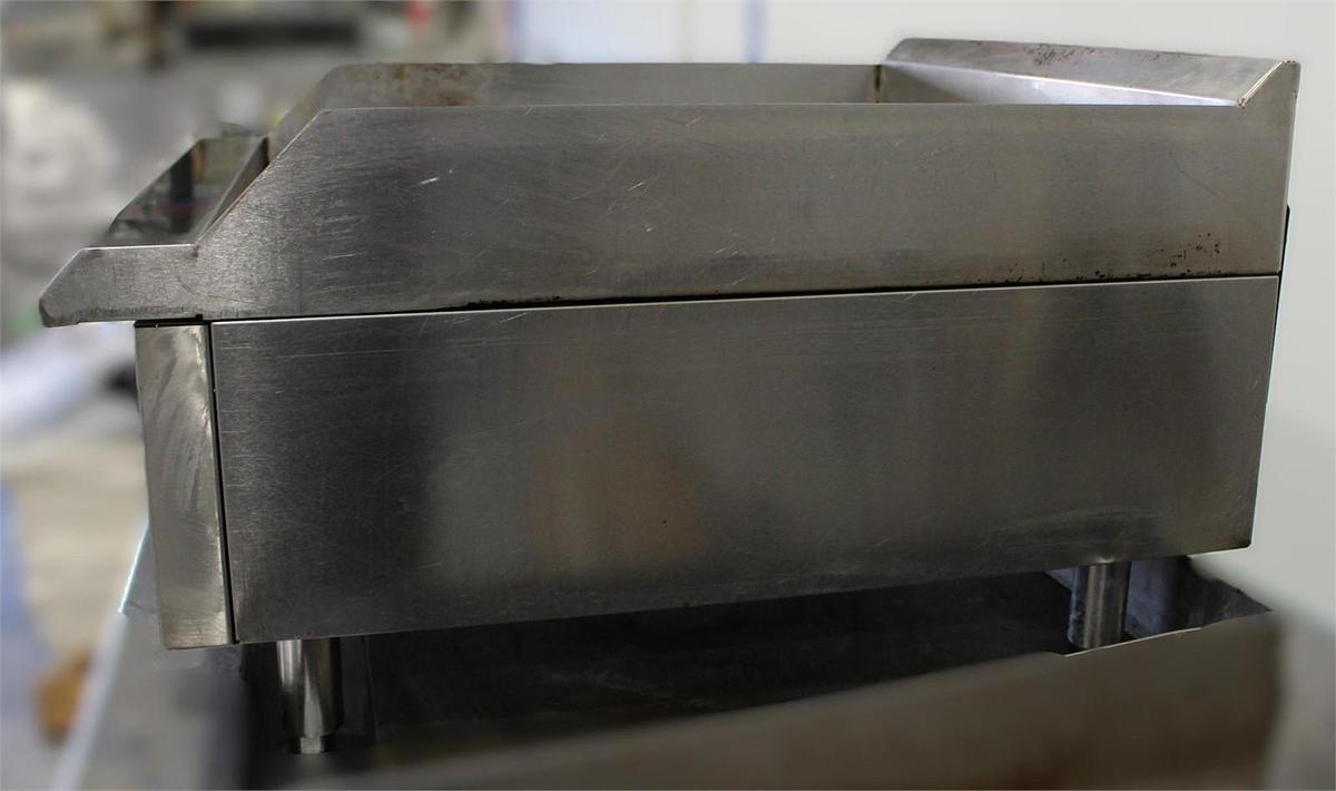 Used Avantco CAG-24-TG 24" Gas Griddle - thermostatic