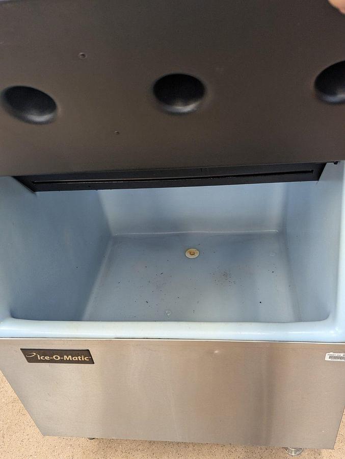Used Ice-O-Matic ICE0500HT4 30" Half Cube Ice Machine, Air Cooled W/Ice Bin
