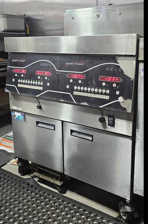 Used Henny Penny EEG-242 Commercial Fryer