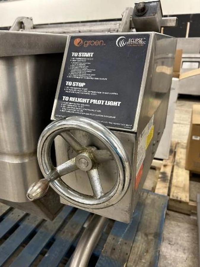 Refurbished 2015 GROEN 30 GALLON NATURAL GAS TILTING SKILLET