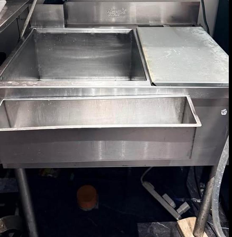 Used Bar station - ice well - bottle holder - speed rail