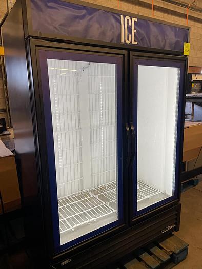 Refurbished True Ice Merchandizer  - Model # GMID-49NT-HC-TSL01
