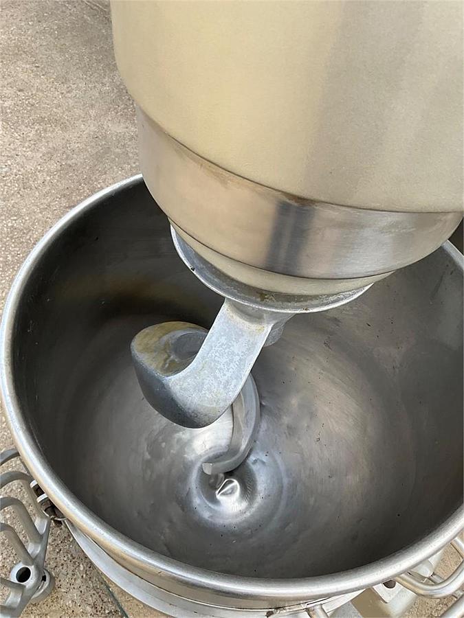 Used Hobart 140qt dough mixer -V1401