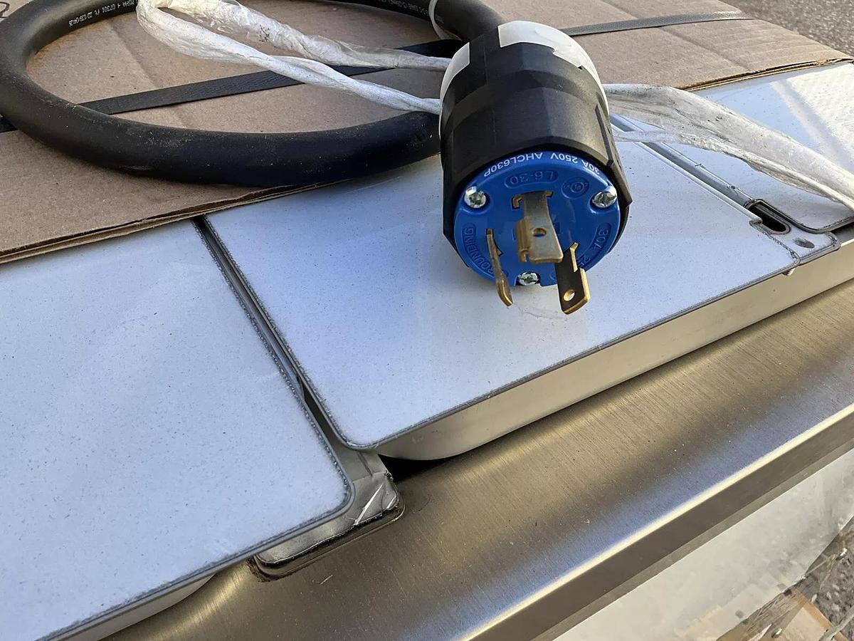 Used 2023 Crown Verity 3 pan steam Hot dog Steam table CV3WHS 240Volts 1 Phase - BRAND NEW CLEARANCE ITEM