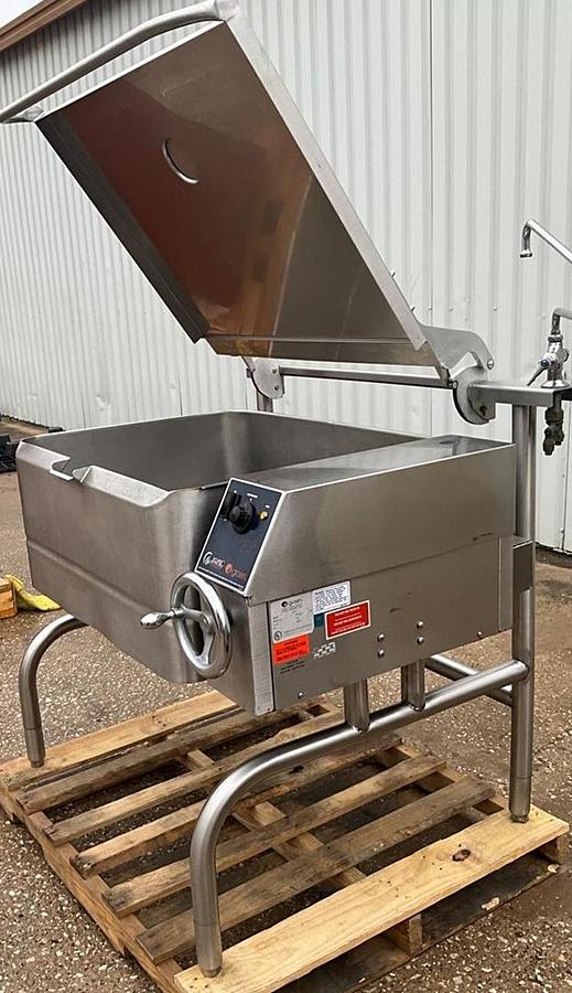 Used Groen 40 gallon electric tilt skillet