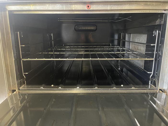 Refurbished 36 Inch Wolf Gas Range w/ Broiler Grill - oven below never used