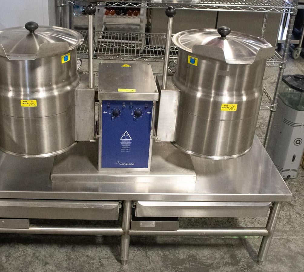 Used  LIKE NEW CLEVELAND DOUBLE STEAM KETTLE W/ STAND