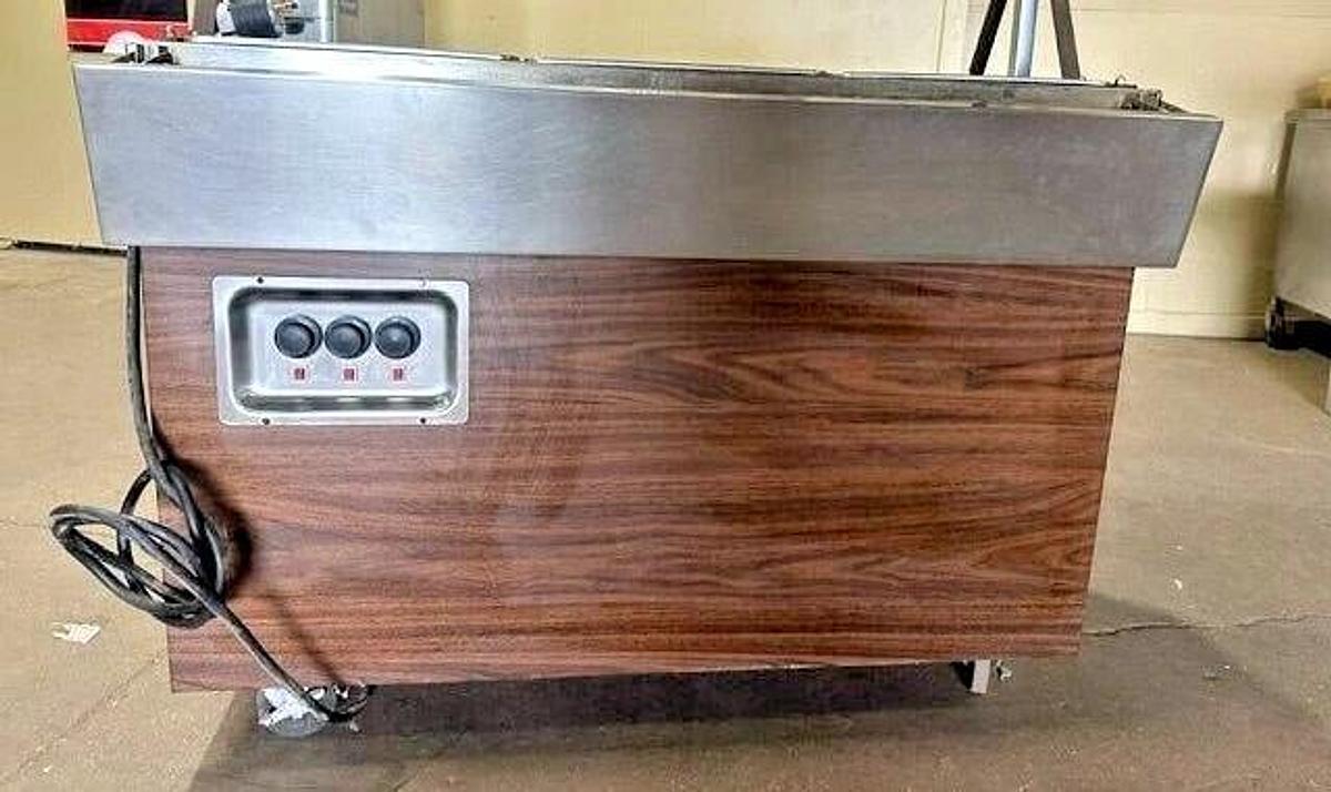 Used VOLLRATH 38935 3 WELLS HOT FOOD BUFFET TABLE WITH LIGHTED SNEEZE GUARD ON CASTER