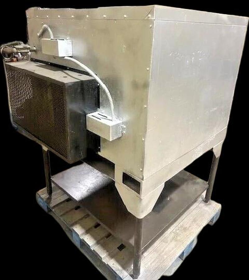 Used "VULCAN"H.D COMMERCIAL N GAS FULL SIZE PAN CONVECTION OVEN ON STAND WITH 6 RACKS