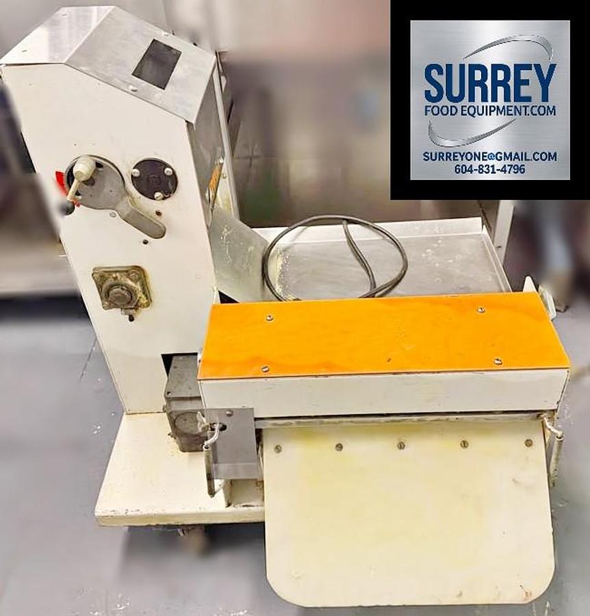Used Universe Stainless Steel 18″ Double Pass Dough Sheeter – TM18-2