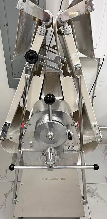 Used Thunderbird TBD-500 Dough Sheeter – Floor Model (220V, 1HP)