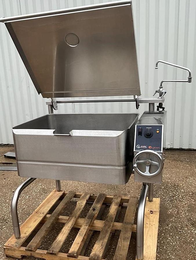Used Groen 40 gallon electric tilt skillet