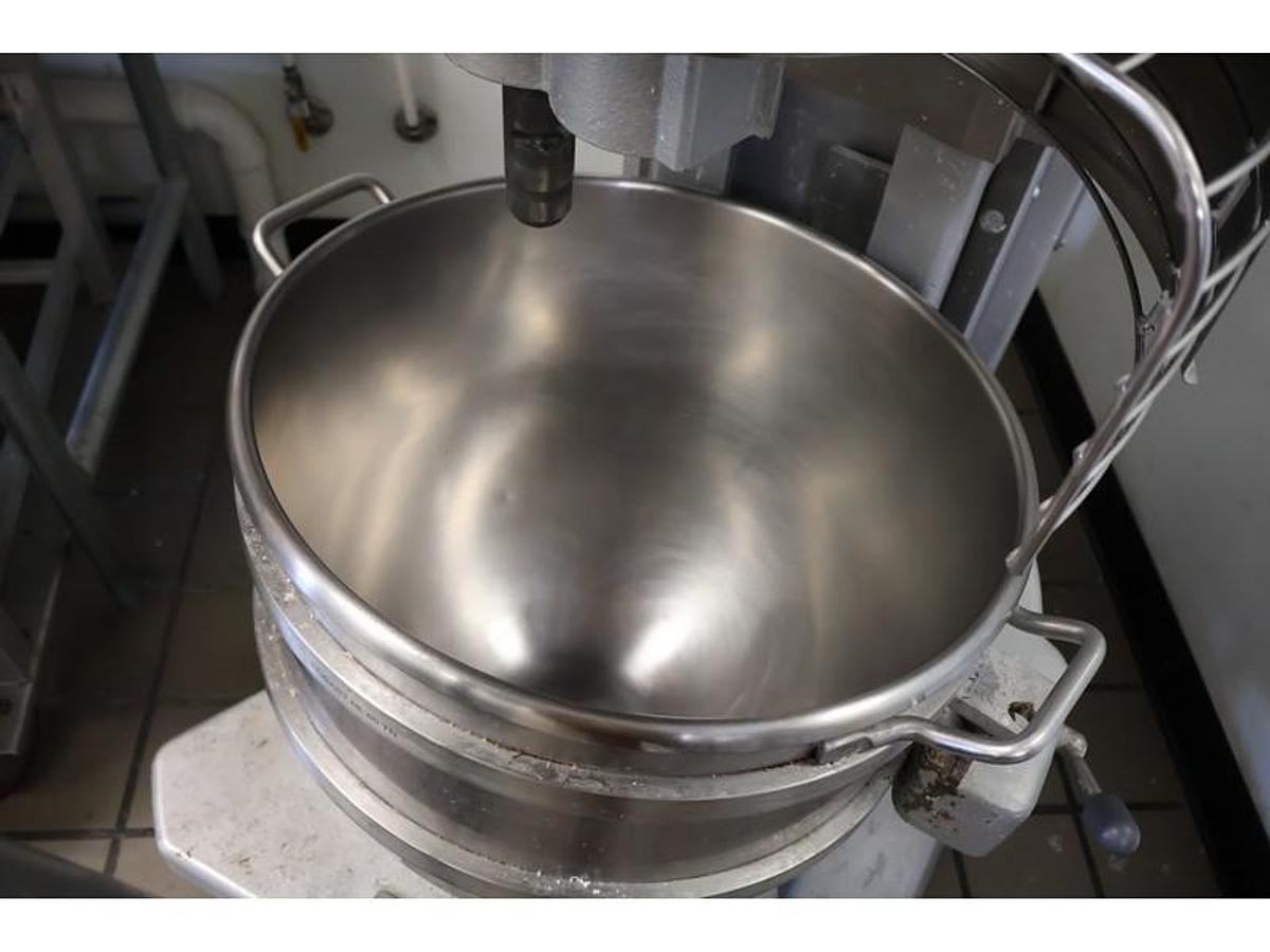 Used Hobart Legacy HL662 2 Speed Dough Mixer With A S.S. Bowl, Bowl Dolly, Hook And Paddle 208V 3Ph.