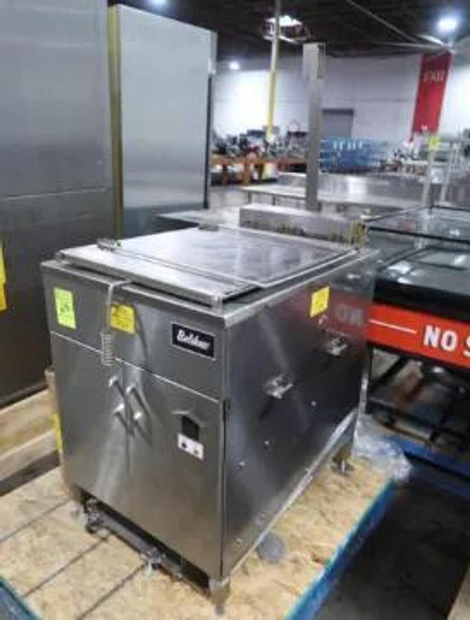 Used Belshaw donut fryer, w/ box of new proofing screens - electric